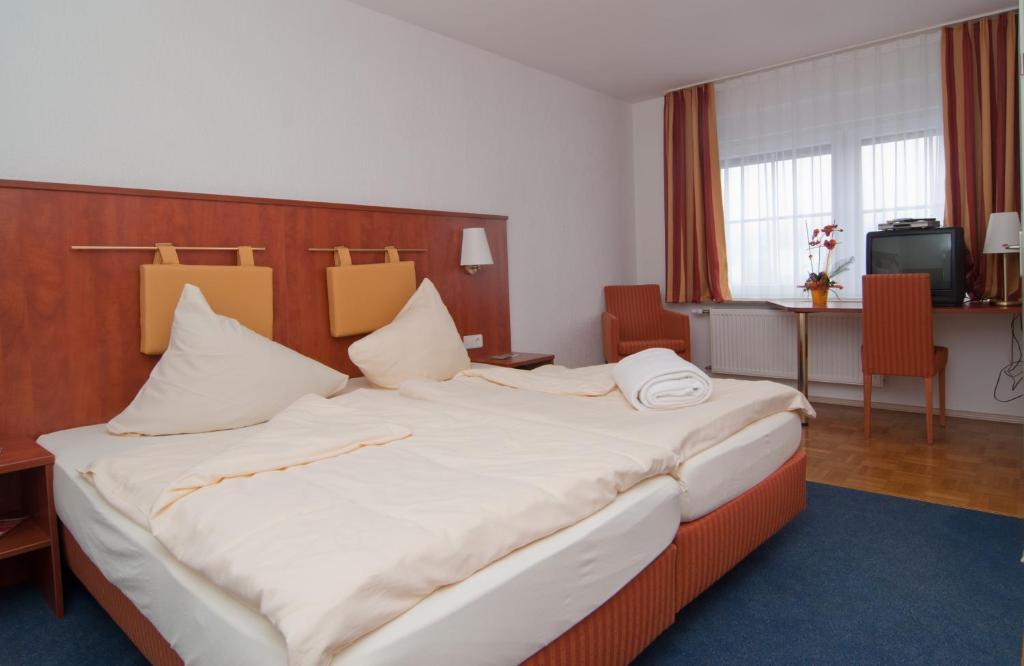 Hotel -Restaurant Taormina Birkenfeld  ภายนอก รูปภาพ