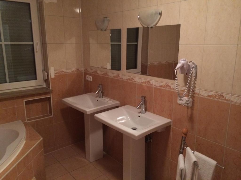 Hotel -Restaurant Taormina Birkenfeld  ภายนอก รูปภาพ