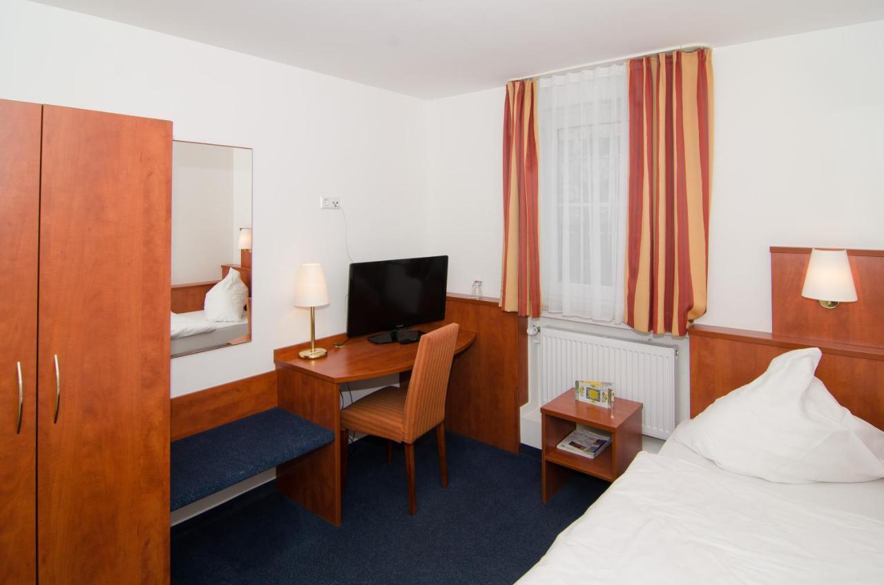 Hotel -Restaurant Taormina Birkenfeld  ภายนอก รูปภาพ